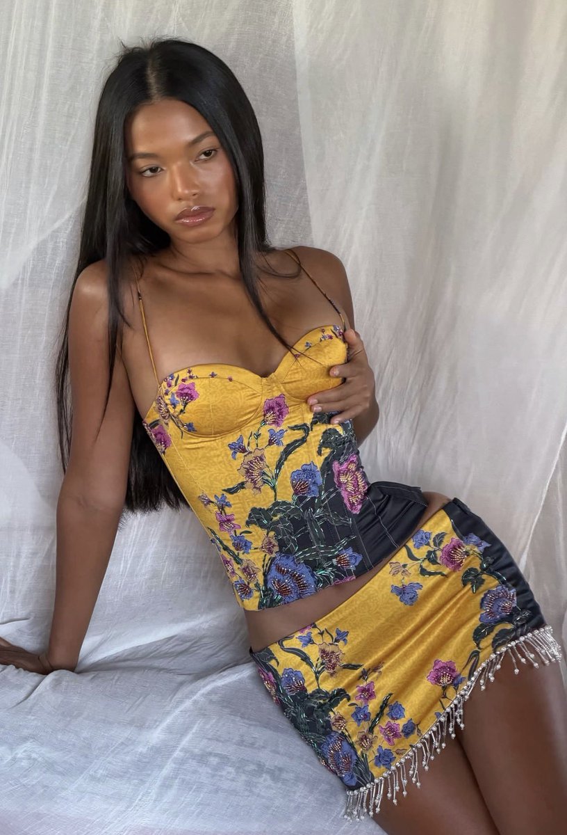 NaesCloset's tweet photo. Just purchased the most stunning set ever, ugh I can’t wait to wear her! 😍 https://t.co/u3NMlo1I6D
