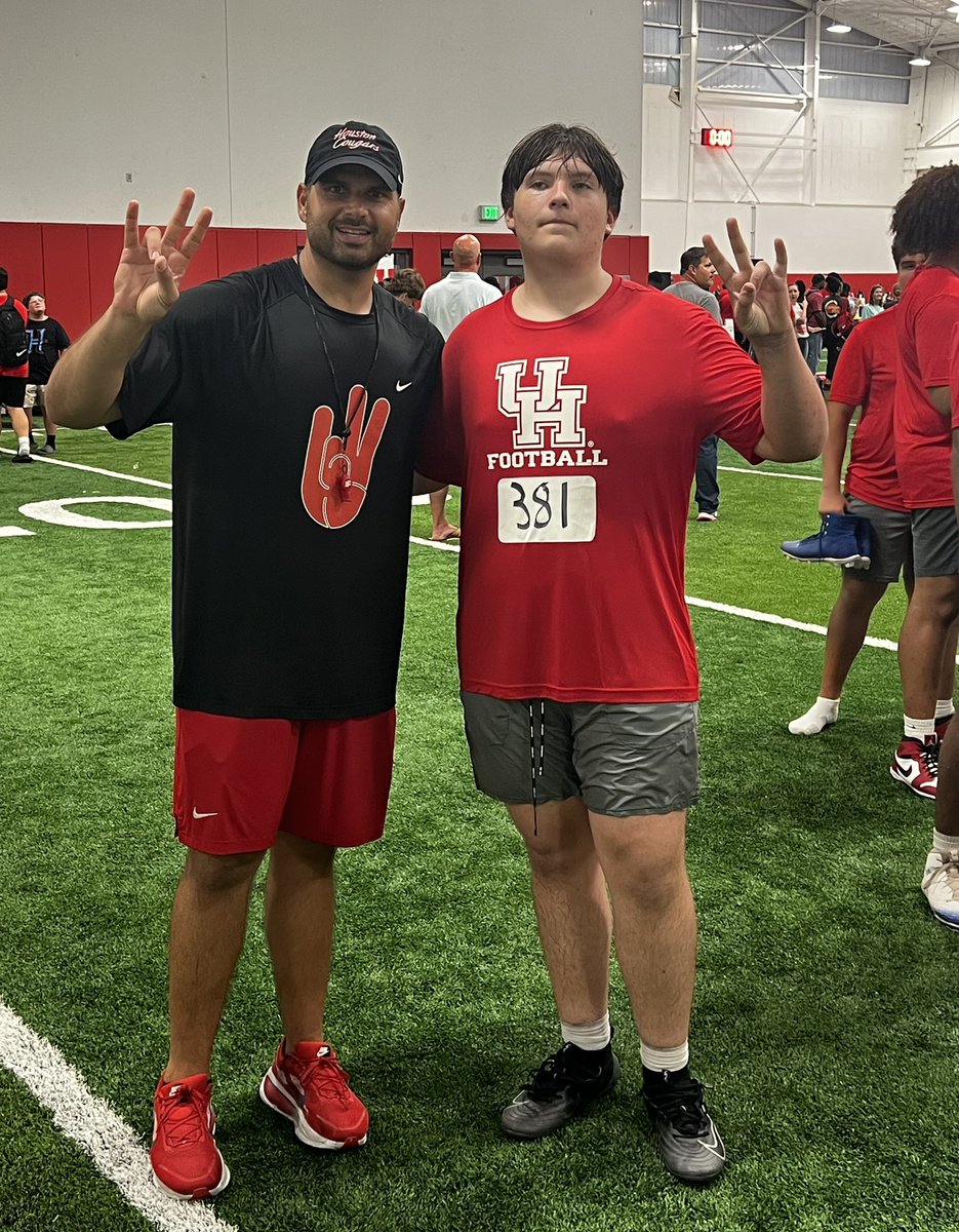 Mickle_Carter's tweet photo. Thank you @UHouston I enjoyed camp on Monday and appreciate the opportunity to learn from coaches @Emannaghavi and players! @CoachCarlin @9ine0Elite @coacharmatta @Coach__OMalley https://t.co/d2BGQXdOT9