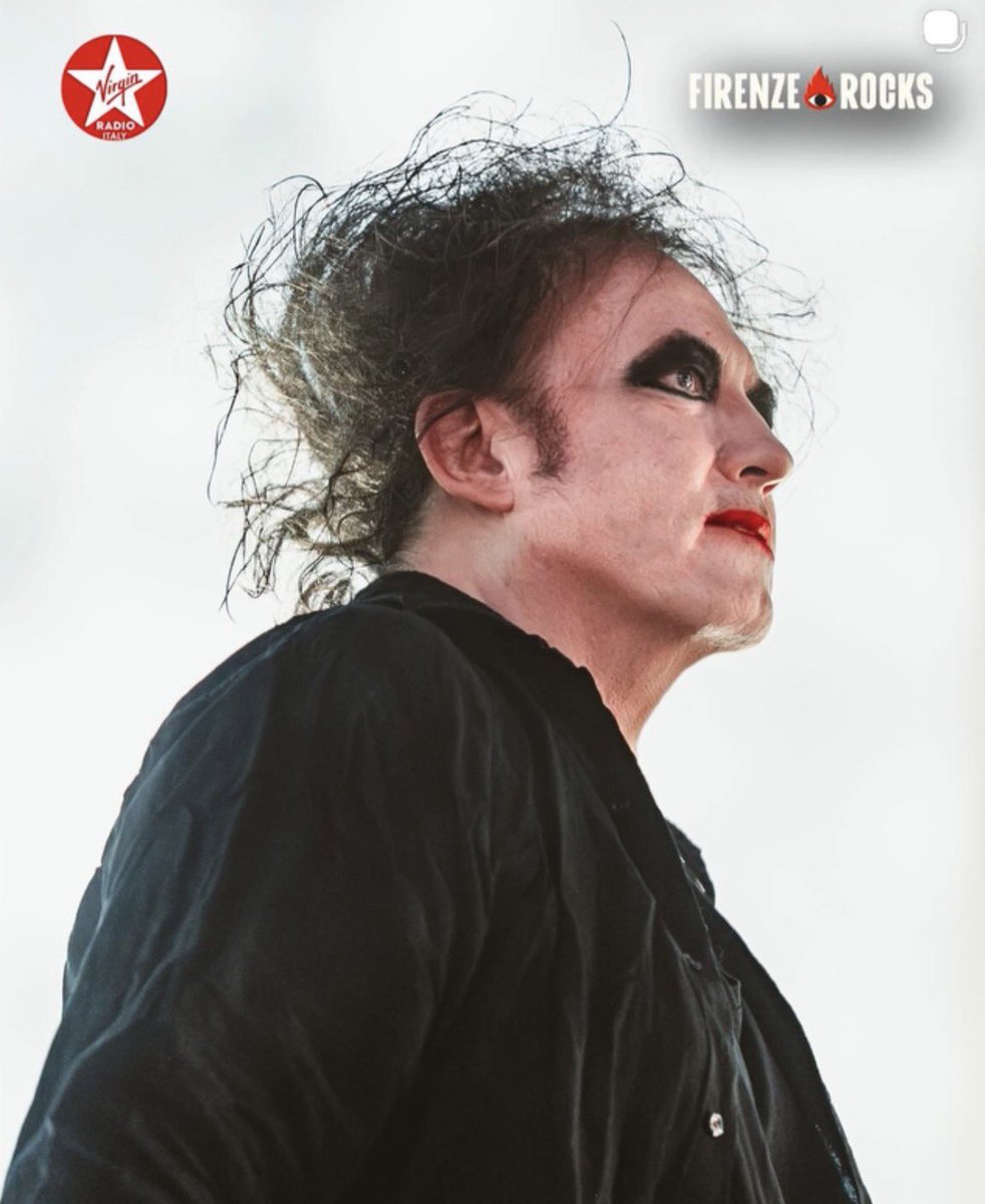 hispacure's tweet photo. 📸 @thecure en Florencia! Fotos Vía @VirginRadioIT 🇮🇹

@RobertSmith 
@RogerODonnellX 
@reevesgabrels 
#SimonGallup
@UniversalSpain https://t.co/8swMG4EduH