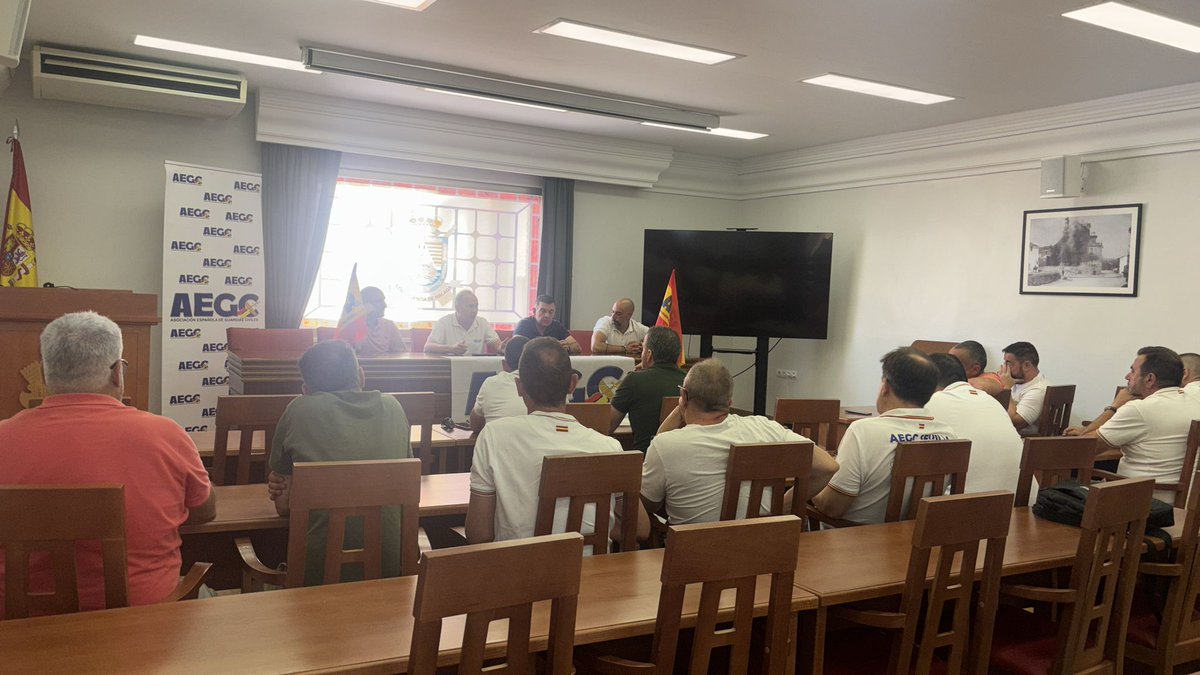 AEGCnacional's tweet photo. 📍 Málaga acoge la celebración de nuestra Asamblea Autonómica de Andalucía.
Un encuentro de trabajo, participación y compromiso para seguir avanzando en la defensa de los derechos e intereses de los guardias civiles en Andalucía.
#ProfesionDeRiesgoYa
#AutoridadYa
⚔️🇦 🇪 🇬 🇨 🇪🇸