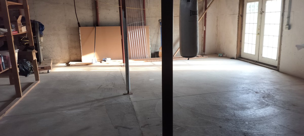 Kidayuki2's tweet photo. @tanpukunokami I've been working on cleaning out basement so it can be used as a liveable space. It previously was only for storage. https://t.co/ayz9yAXqEU