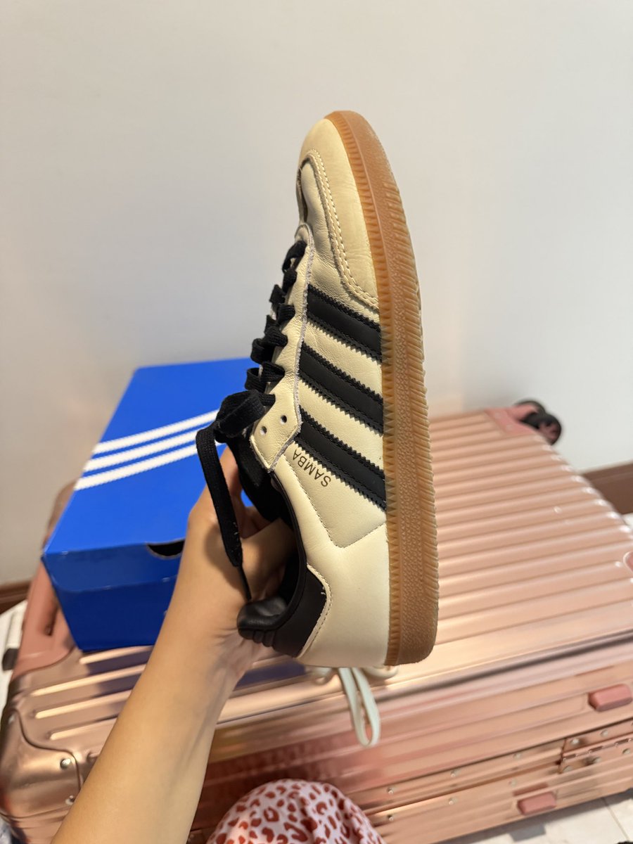 PheXnusr's tweet photo. ส่งต่อ adidas samba สีครีม size 6.5 UK สีฮิต
(39-40) ซื้อจากช้อปไทย 99% ใส่ไปเเค่1ครั้ง
อปก ครบ + สายสีครีมยังไม่ได้ใช้  

📍2,900฿ รส  เพิ่มเติมdmงับ

#ส่งต่อadidas #adidas #samba #ส่งต่อรองเท้า #ส่งต่อของใช้ #รองเท้า https://t.co/LOw1hPtl4u
