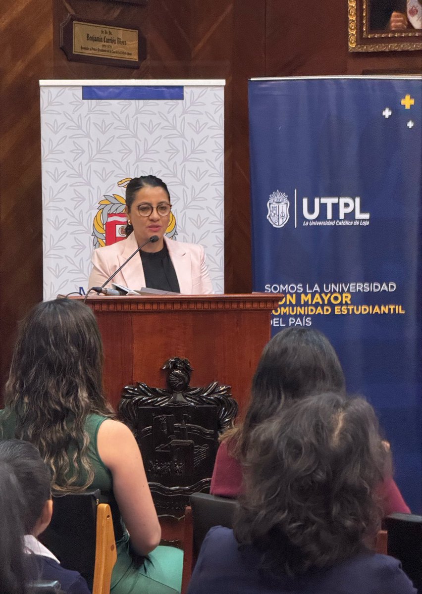 utpl's tweet photo. Entregamos 120 becas a docentes de las escuelas municipales del @MunicipioDeLoja 

A través de @PermanenteUtpl y @Cat_Unesco_UTPL, formamos a docentes del cantón #Loja en un diplomado en construcción de paz, que fortalece su accionar en la gestión contra la violencia. https://t.co/eab5ph8YtM