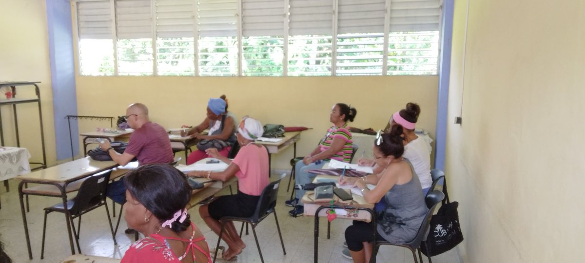 EscuelaProfesi4's tweet photo. Se realiza  en la mañana de hoy  en la Escuela Profesional de #Danza "Alfredo Velázquez Carcassés" uno de los procesos importantes: La entrega pedagógica de la Enseñanza Primaria a la Secundaria Básica a Nivel Medio.#ElArteDeEnseñarElArte #CulturaGuantanamo https://t.co/IRyjyAEXLB