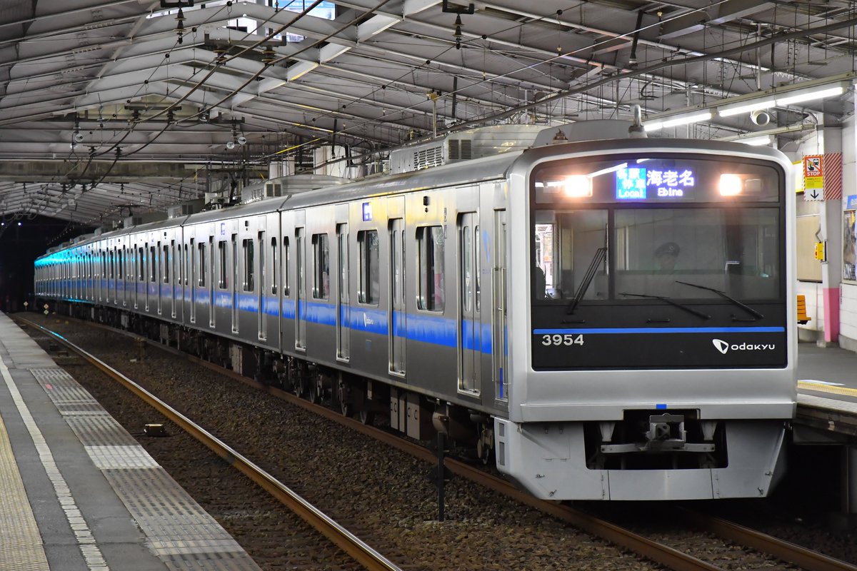 Yoshimarugo's tweet photo. 2026/6/14 #小田急線

���木での人身事故による行き先変更

【E85】5052F
『快速急行 相模大野』

【B27】3654F
『各駅停車 海老名』

【C20(59E)】4063F
『急行 相模大野』

【B--】3656F
『各駅停車 海老名』
↓百合ヶ丘（抑止&amp;行き先変更）
『各駅停車 新百合ヶ丘』 https://t.co/RmGfgIjxtU