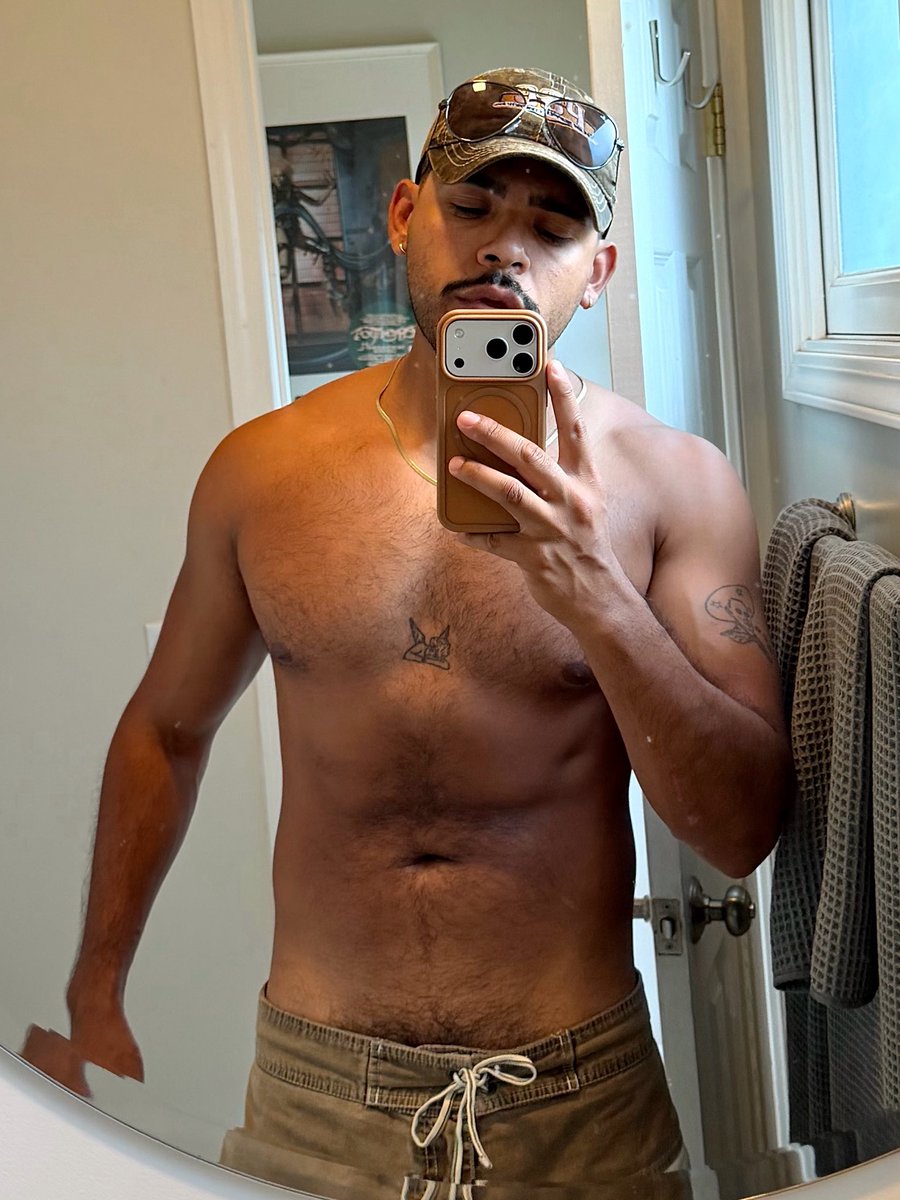 NickrHerrera's tweet photo. Let’s go summer. I’m ready 😏 https://t.co/u0WOOCaKHh