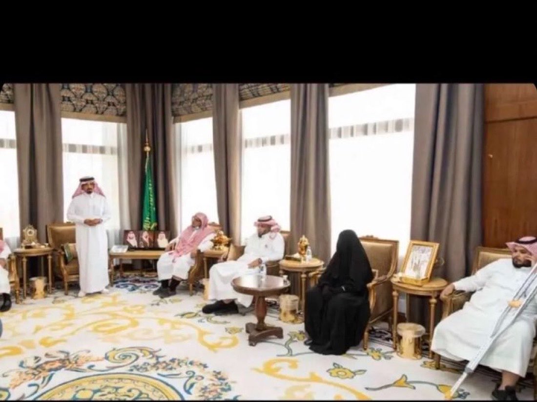 badahv's tweet photo. لن ننسى نوره الشهراني عندما قتل جارها أبنها بل أن القاتل التجاء اليها خوفاً من أبنائها فأقفلت المجلس عليه حتى أخذوه الشرطة ، وعندما قرب موعد القصاص قبل العيد بفترة ذهب نوره لأهل القاتل وقالت عفوت عنه لوجه الله ولا أريد الا الثواب من الله. https://t.co/GIKO3AHTu1