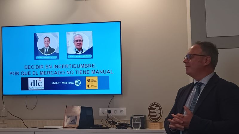 Pubespontaneas's tweet photo. La semana pasada, los autores de La persona singular ofrecieron una charla para el Foro Liberal sobre cómo se decide en contextos complejos, cambiantes y sin certezas. https://t.co/FsOohaWOfx