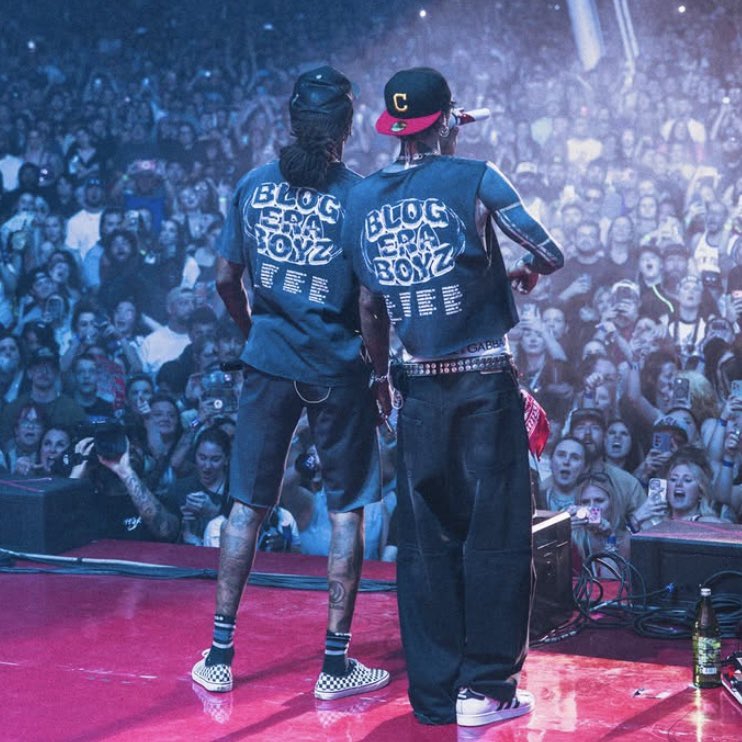 slipfastmgk's tweet photo. who did it better idk #blogeraboyz vs #blogeragirlz https://t.co/Aw1QfeCAJj