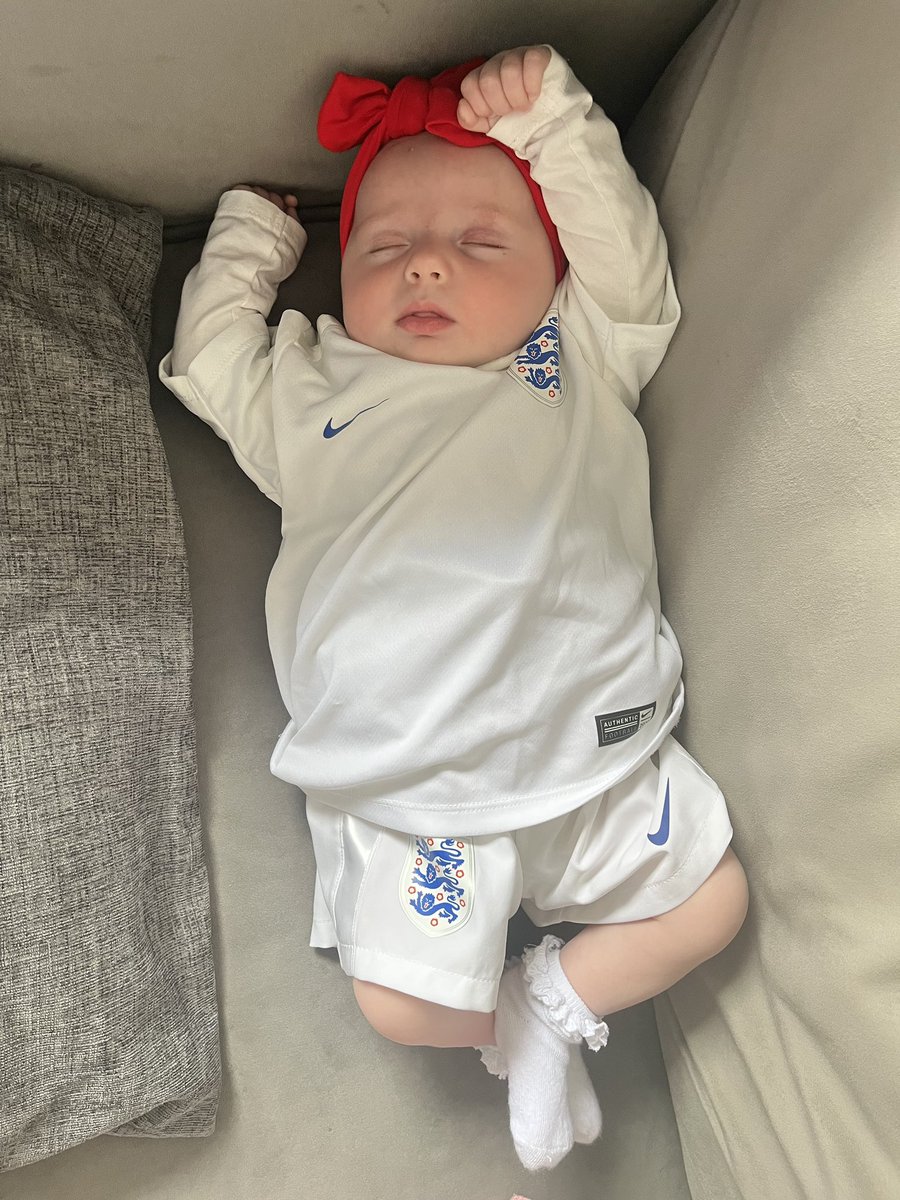 fattomMUFC's tweet photo. @SkySports Baby Harpers Ready!! 🏴󠁧󠁢󠁥󠁮󠁧󠁿🏴󠁧󠁢󠁥󠁮󠁧󠁿🏴󠁧󠁢󠁥󠁮󠁧󠁿
#ssnthreelions https://t.co/nq08zGRAf4