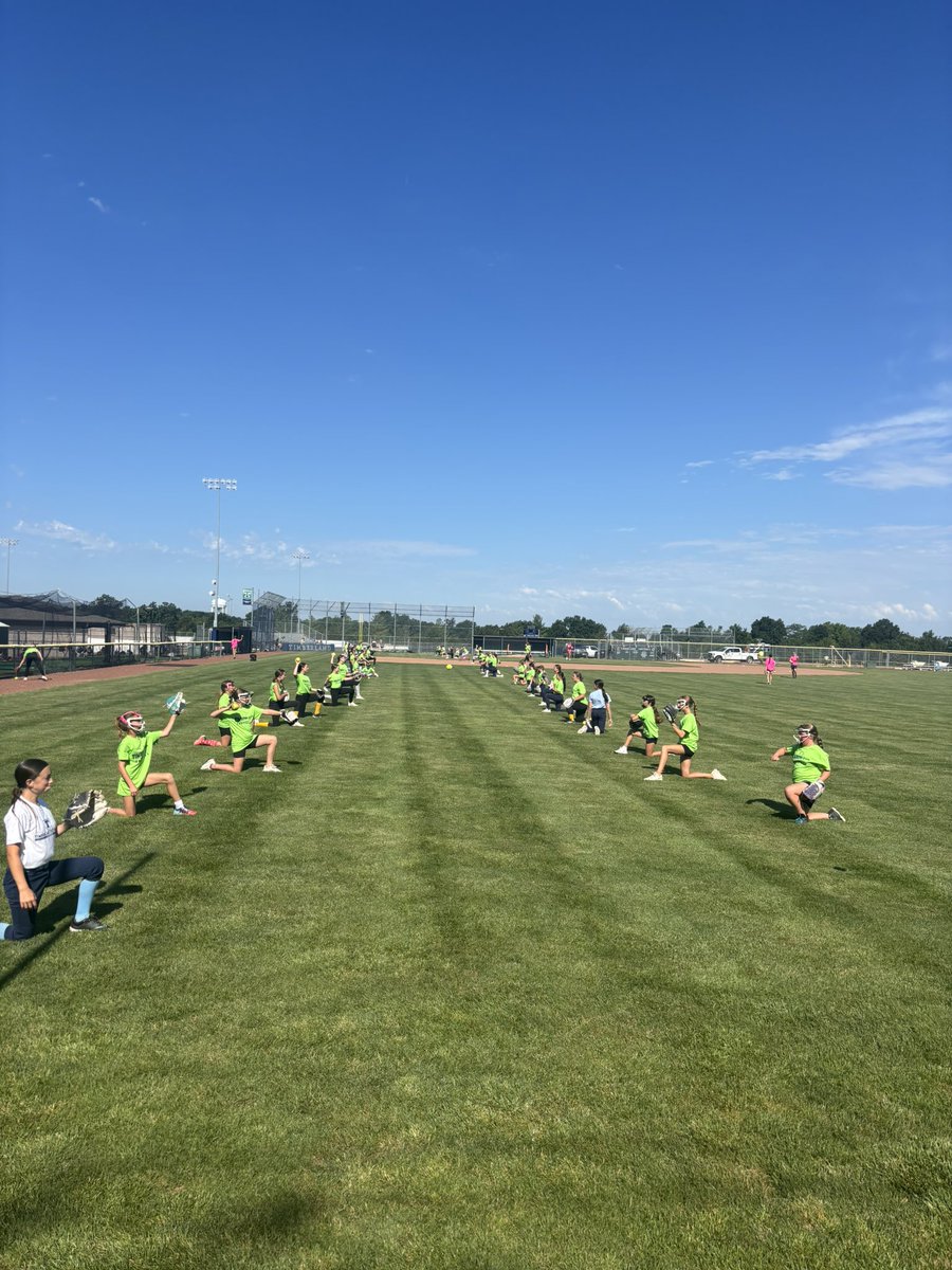 SoftballTHS's tweet photo. Camp week!!!!  Great turnout and great help from the HS girls!! https://t.co/qUNeHfeqVM
