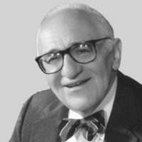 Pubespontaneas's tweet photo. «El Estado dice que los ciudadanos no pueden quitar a otro por la fuerza y contra su voluntad lo que le pertenece. Y, sin embargo, el Estado... hace precisamente eso».

Murray Rothbard https://t.co/pcNTt8W1Y4