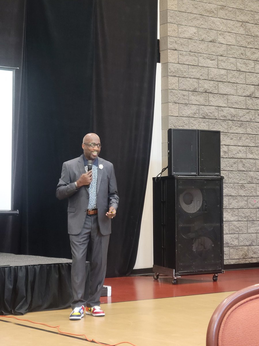 ilaczkokerr's tweet photo. Thanks, @DrWillSpeaks, for the reminder that educators have the opportunity AND responsibility to shape the lives of Black children. It's time to reimagine, recognize, and develop Black excellence in our students and educators! #AzASBE #BlackEducationExcellence https://t.co/37ozNe9ymW