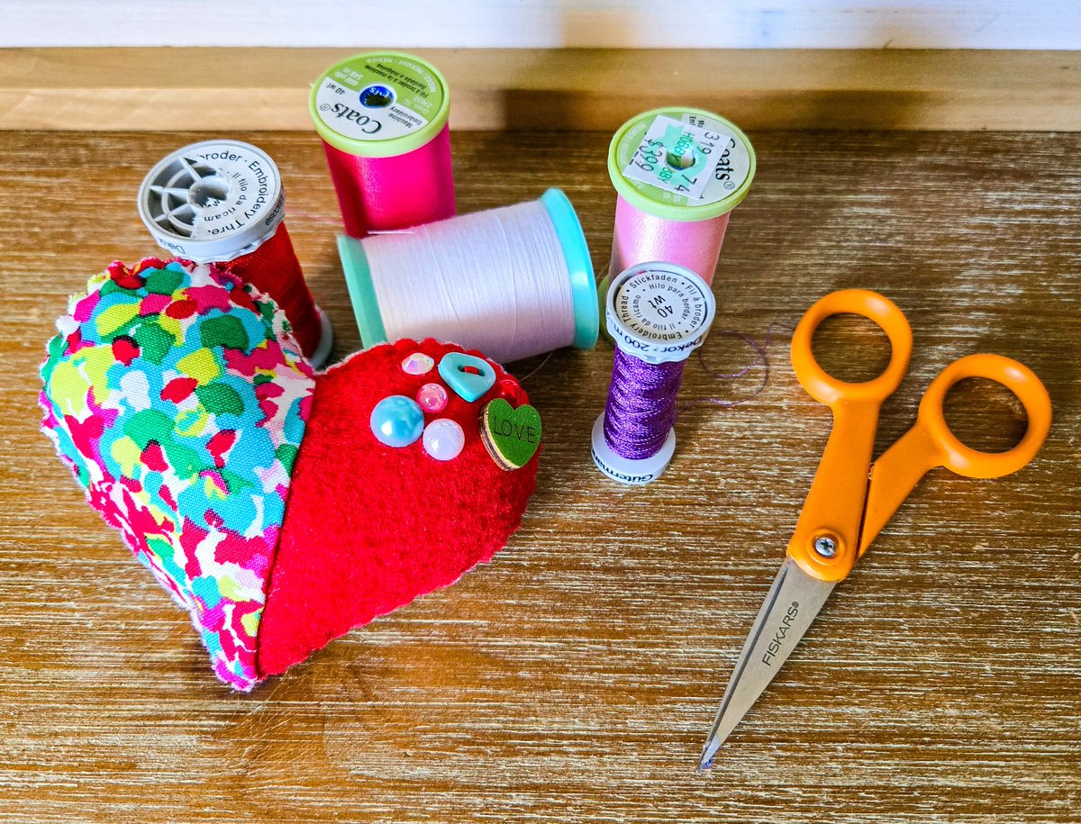 MinimalAbstrac1's tweet photo. Sweetheart Felt & Fabric Pincushions ππππ§΅πͺ‘
https://t.co/dkzPTJdWCI
#EtsySeller #handmadehour #uniquegifts #giftsforfriend #giftsforher #womaninbizhour #CraftBizParty #SpringJoy #SummerVibes #Hearts #SpreadLove #CraftyMama #CraftyVibes #SewingBee #Pincushions #WednesdayVibe https://t.co/KCae55a3Yb