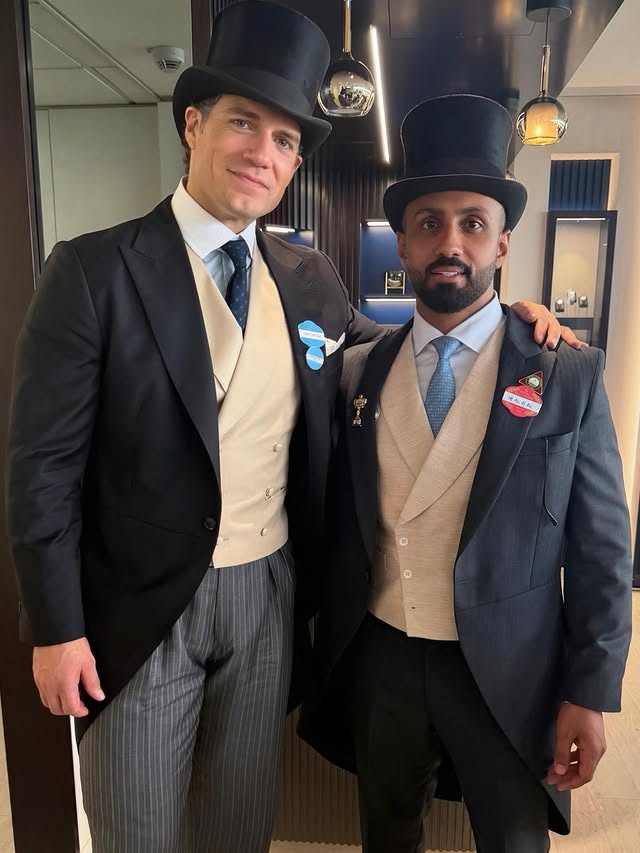LifeCavill's tweet photo. Henry Cavill esteve no segundo dia do Royal Ascot em Ascot, Inglaterra!

Cr: alialali (IG). https://t.co/Lnuw8AKEHJ