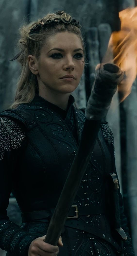 vknglagertha's tweet photo. 🐺 Kuzeyin rüzgarı sert eser.
⚔️ Lagertha daha sert.
#lagertha #vikings #shieldmaiden #warriorqueen #norse #vikingwoman #legend https://t.co/419D5LVqyU