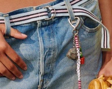 herecomesvi_26's tweet photo. @whogabanywayew @bookworm_eva @notseriouslor I mean, this advertising called Carabiner Code to mind for my S/O... https://t.co/6XfSTrn5fS