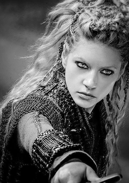 vknglagertha's tweet photo. 🖤 Her yara yeni bir ders oldu.
⚔️ Her savaş yeni bir zafer.
#lagertha #warriorqueen #vikings #norse https://t.co/vIG1cstwqK