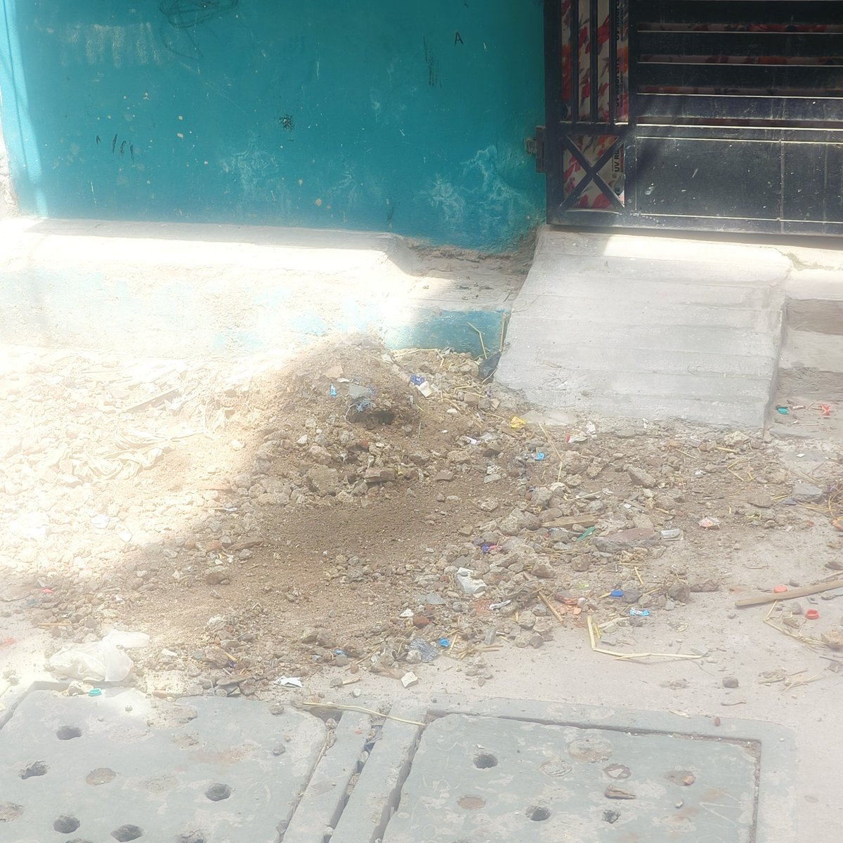 shoeb_Hasham's tweet photo. 50 days of stench.
50 days of mosquitoes.
50 days of ignored complaints

@GHMCOnline  response: Silence

If this is how citizen complaints are treated, what is the purpose of the grievance system? Residents deserve clean roads,not piles of decomposing nala waste @CommissionrGHMC https://t.co/QTTOOsp8cU