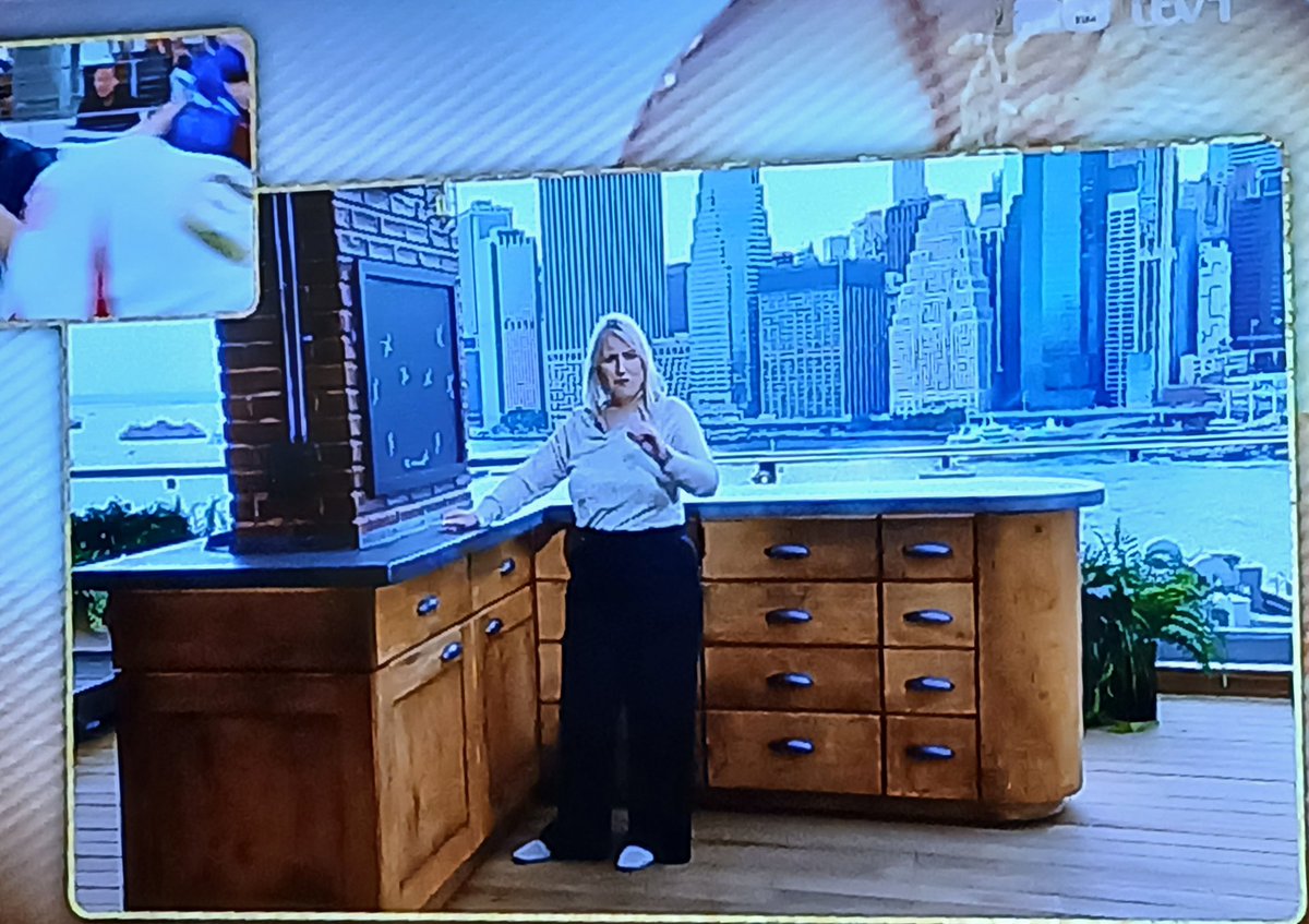David_Witherz's tweet photo. What is this utter shite?? #itv #itv1 #england #football #worldcup
What is she even waffling on about from her kitchen? https://t.co/bd56rv9Jyc