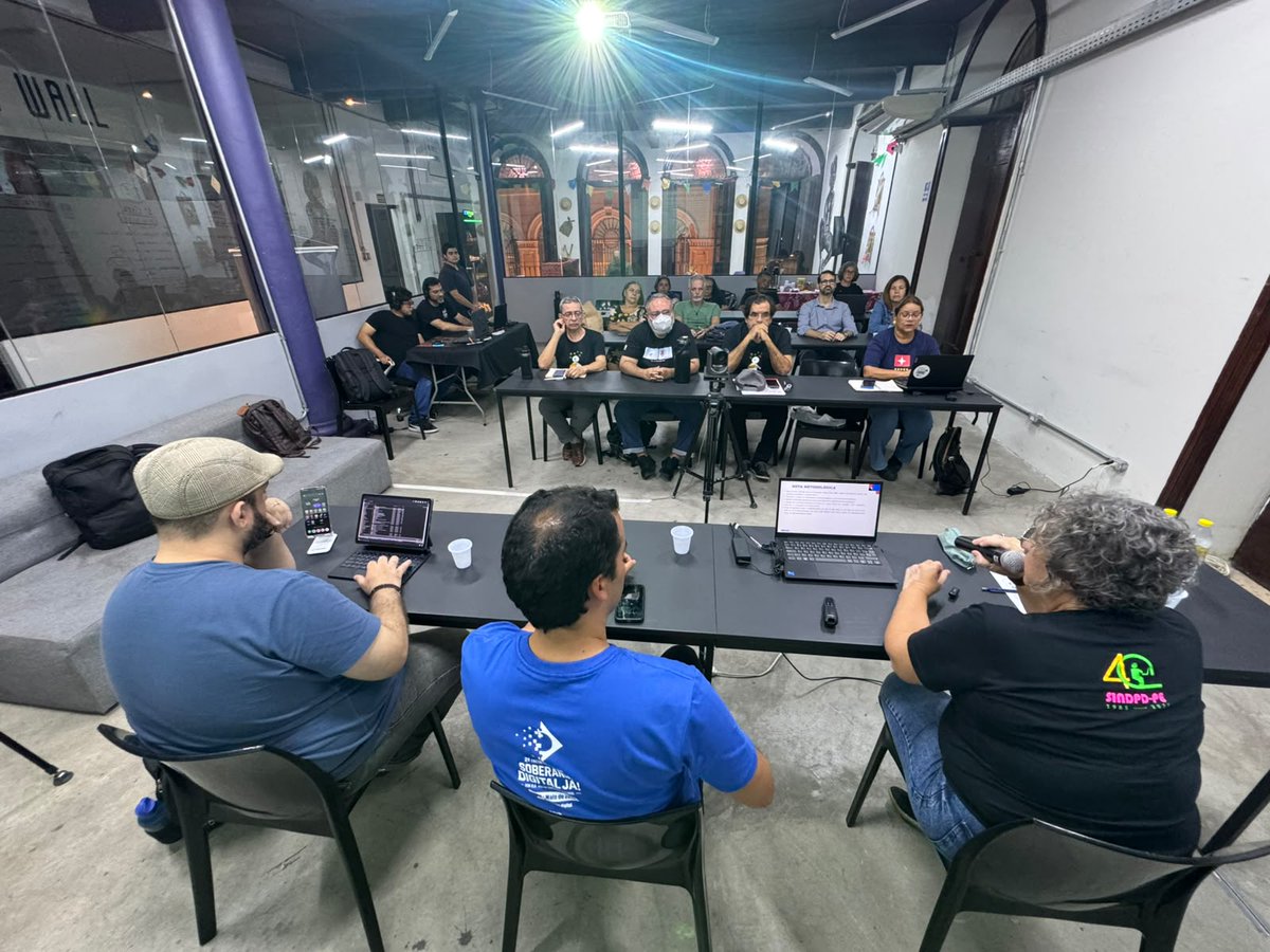 Simonnels's tweet photo. Campanha salarial nas empresas privadas é aberta com debate sobre Desafios atuais da categoria---> https://t.co/ZVJkaCI2Ts
#sindpdpe #TICs #campanhaprivadas https://t.co/784WfnDGG0