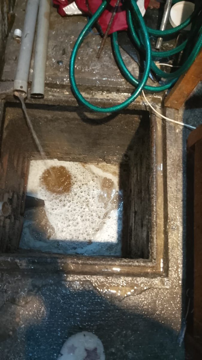 KDrimbea's tweet photo. Rebalse domiciliario en Calle Los Lirios a la altura de los números 44, 77 y Ainavillo 79 de la Población Ester Roa de Pablo, Concepción @essbio @ministeriosalud @Del_BarrioNorte @ICEBiobio @biobio hay adultos mayores afectados, ayuda!!! https://t.co/bGkH58I9lm