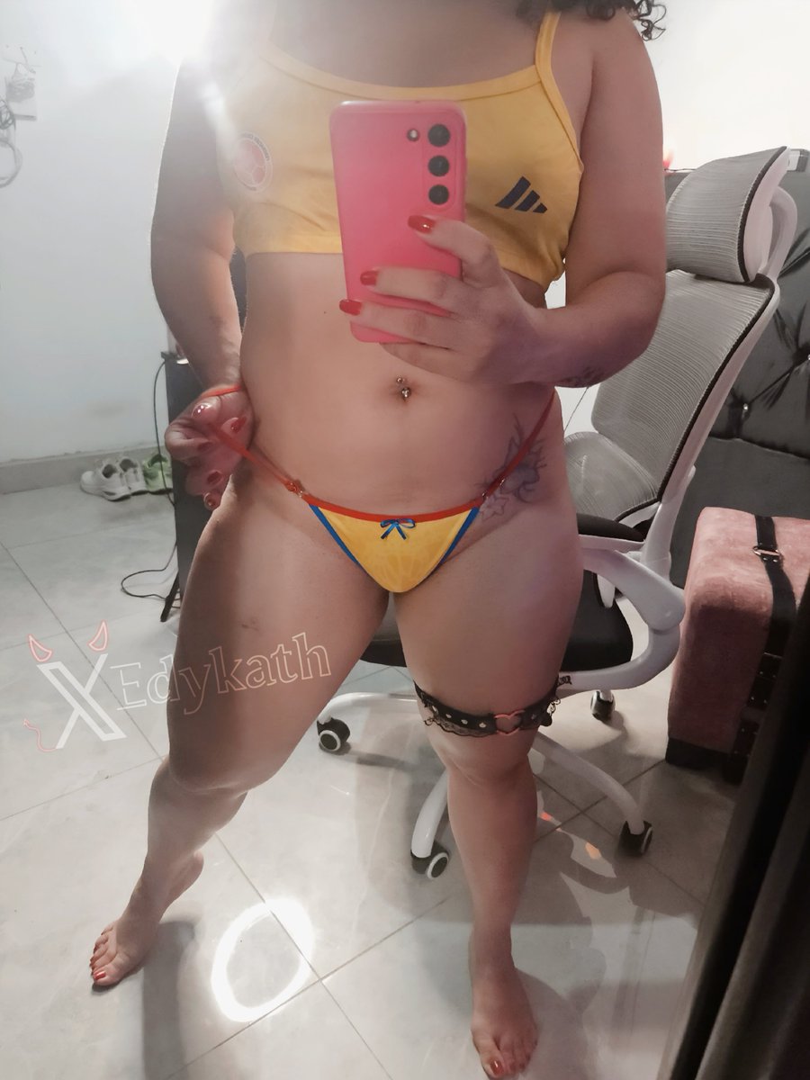 EdyKath's tweet photo. Todo listo para el juego de esta noche

Mi esposo ya invitó a sus amigos y yo ya tengo mi uniforme para el partido 🤭

#MiercolesDeMorboYProvocación https://t.co/2sa7XYQN98