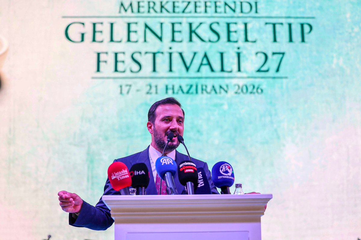 abdullahozdemir's tweet photo. Bu akşam köklü medeniyet mirasımızın önemli değerlerinden biri olan 27. Merkezefendi Geleneksel Tıp Festivali’nin açılış programına katıldık.

Kültürümüzü, tarihi birikimimizi ve kadim şifa geleneğimizi yaşatan bu anlamlı organizasyonda; Belediye Başkanımız Sayın @omerrarisoy olmak üzere, emeği geçen herkese teşekkür ediyor, festivalin hayırlara vesile olmasını diliyorum.

📍Zeytinburnu