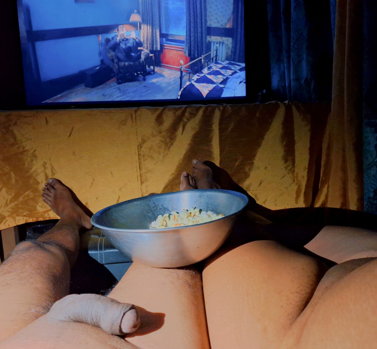 CoupleX_TT's tweet photo. Movie Night End Right #fanvue #couple #adultcontent #porn https://t.co/C10oiDpibN