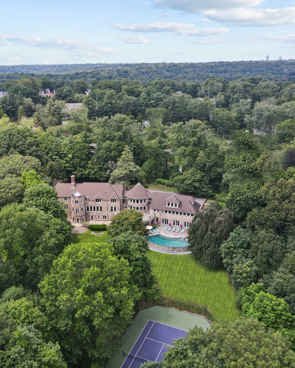 WendyAlper's tweet photo. #JustListed A storied 1930s estate meets Hamptons-caliber cool in Harrison’s coveted Sterling Ridge.

Featured in two hit TV shows, Four Winds is more than a home—it’s a private estate designed for extraordinary living. https://t.co/dwyuoI0oy4
