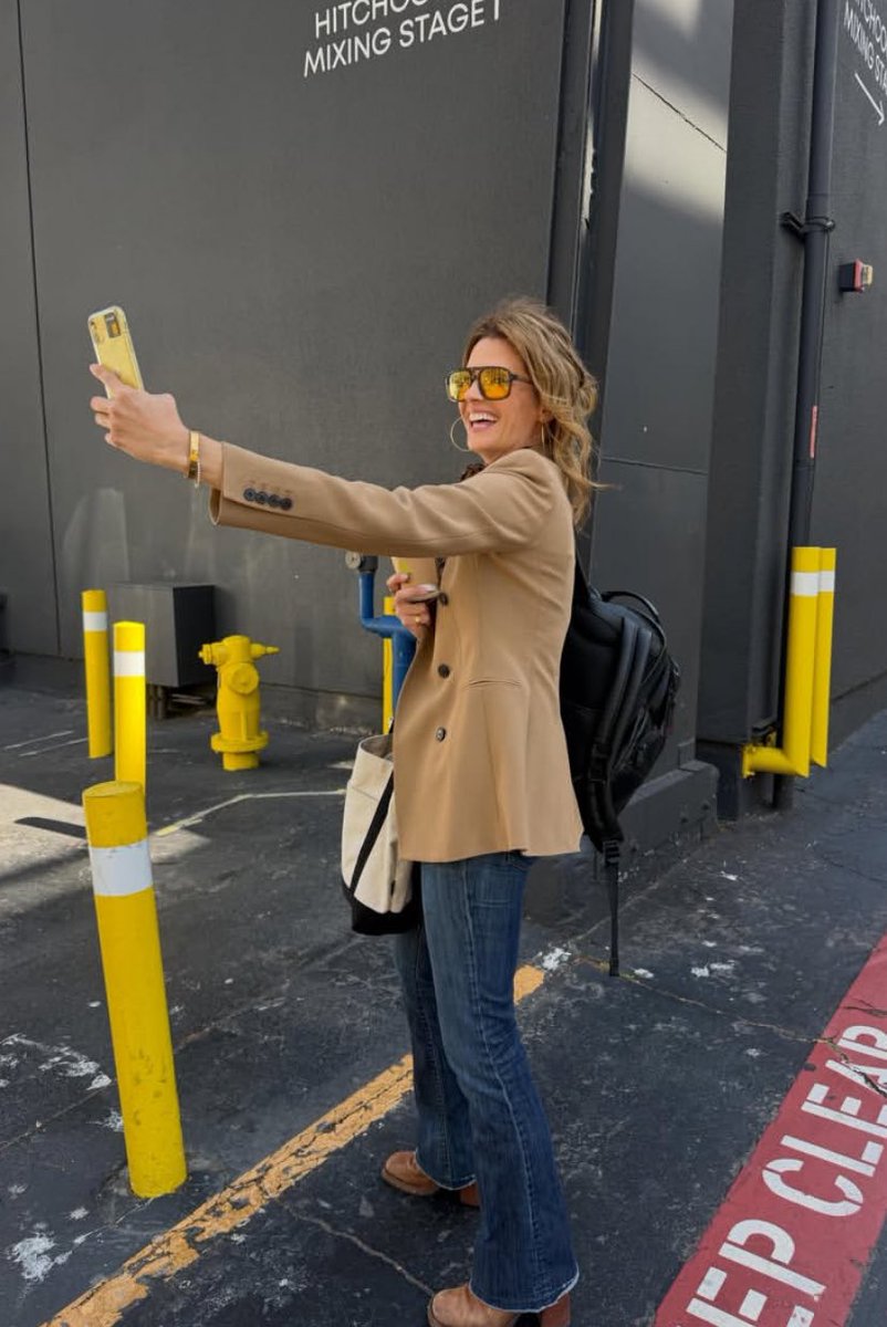 Bones4L's tweet photo. Today we have been blessed ✨

Stana giving off Kate Beckett vibes https://t.co/IluabYlPFo