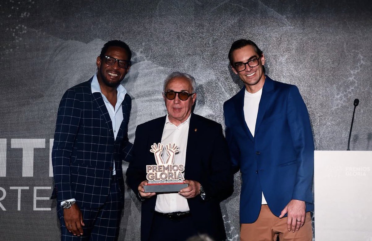 COE_Presidente's tweet photo. Hay premios que emocionan especialmente.

El Premio Gloria al Dirigente en el Deporte es uno de ellos porque me recuerda por qué empecé este camino hace tantos años. https://t.co/u5nLFz9069