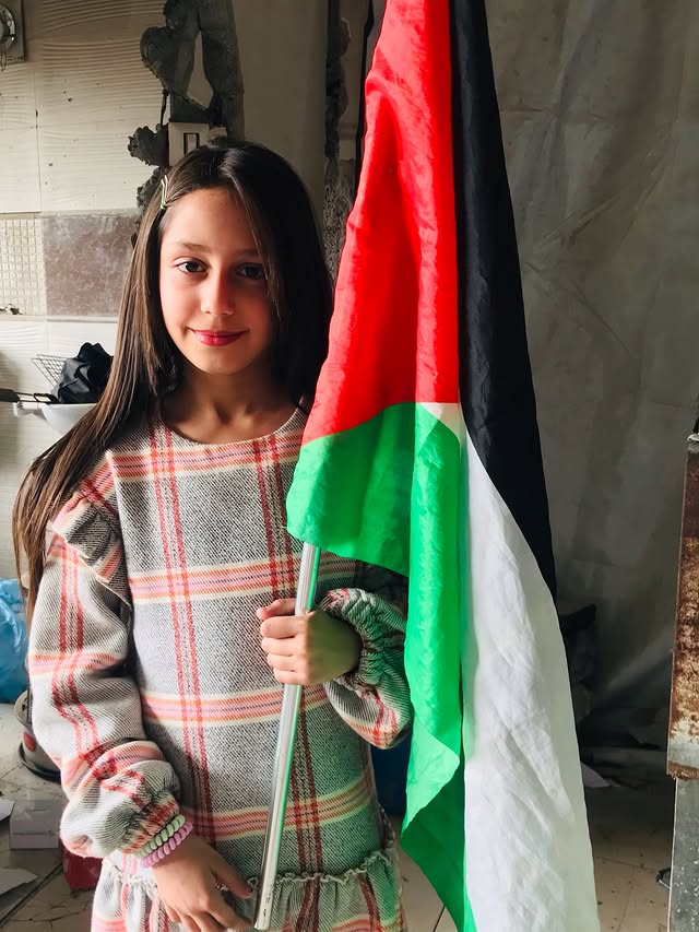 GazaSamasila's tweet photo. We are dying here in Gaza. We are dying of hunger. Please help us. We are in a difficult situation. Our children have been hungry since morning and we are hungry. Help us, even if it is a little, my dear friends. Please, please, please. https://t.co/5HeTbPVLZY