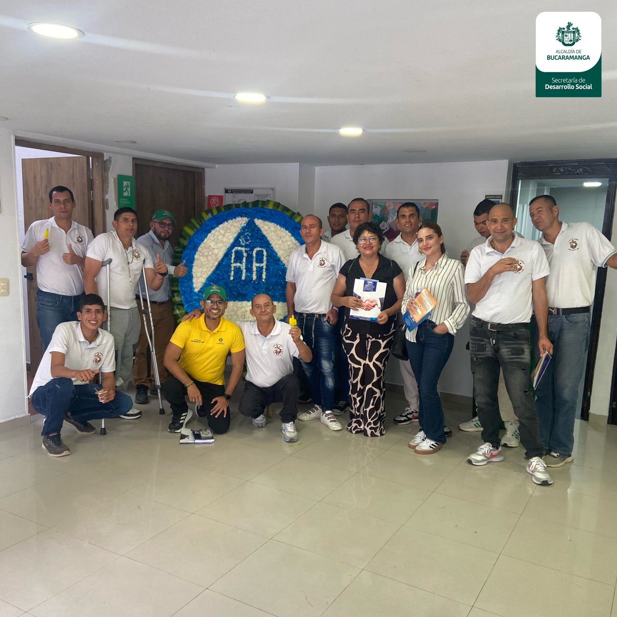 DesarrolloBGA's tweet photo. ¡🎉 Celebramos nuestro 67.° aniversario!

En el marco de nuestra estrategia "Tejiendo Bienestar Comunitario ", visitamos a Alcohólicos Anónimos en Bucaramanga para conmemorar esta fecha especial.Nos llena de orgullo seguir construyendo puentes de apoyo y bienestar de la comunidad https://t.co/mwcRl5rLY1