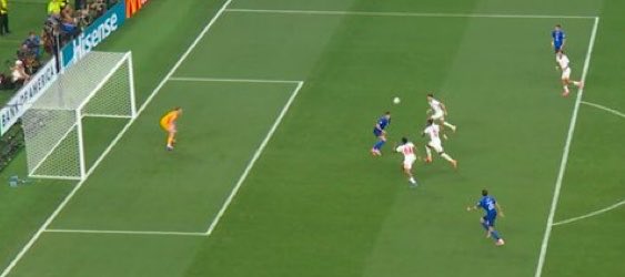 AbdullahFCI's tweet photo. 99% من اللاعبين بيلعبون الكورة بالمرمى، بيريسيتش صدم الجميع بالاسيست 🇭🇷🔥 https://t.co/YxICQlVC4P