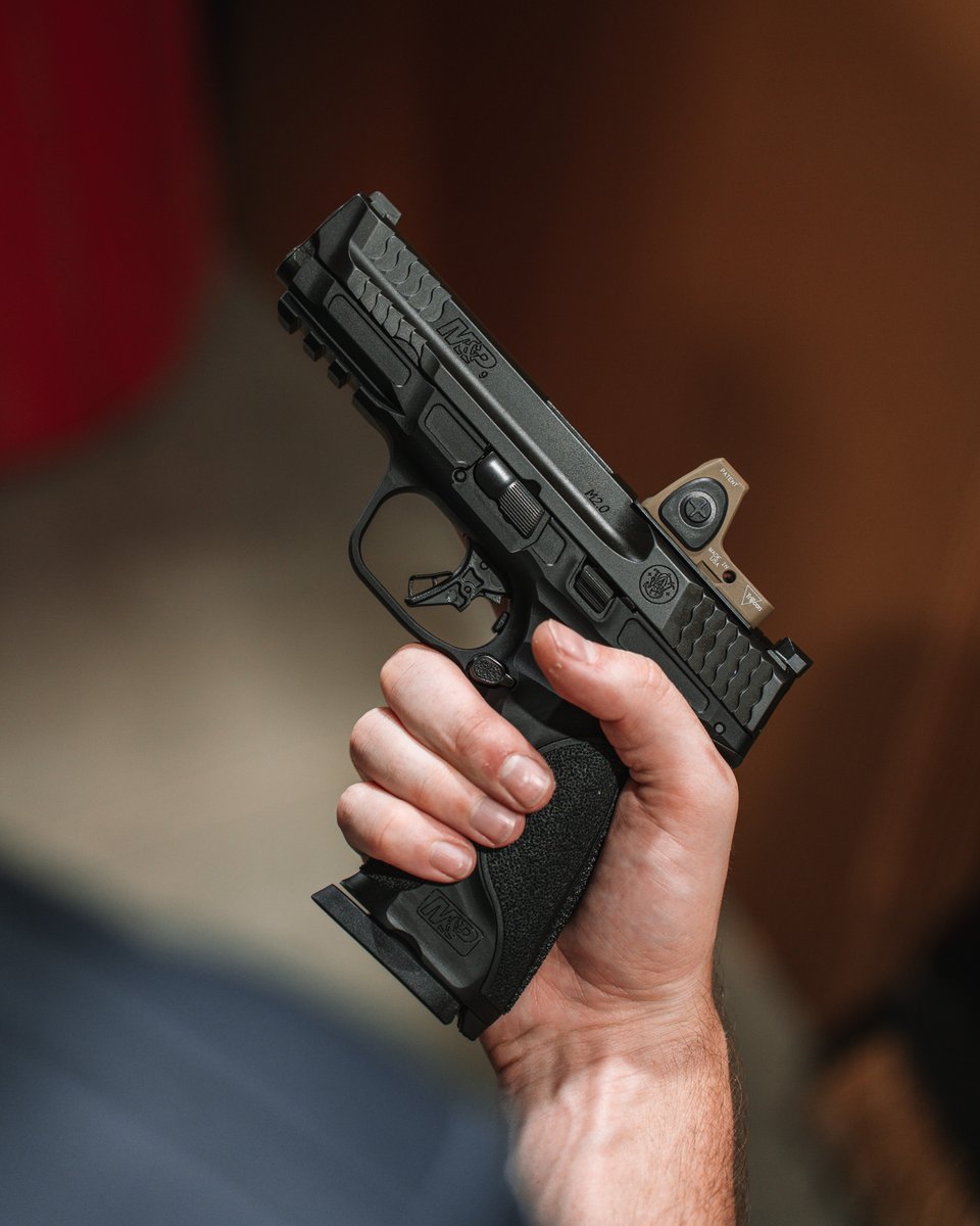 grabagun's tweet photo. This isn't your standard @Smith_WessonInc M&P... This is the Law Enforcement model. The M&P9 M2.0 Metal in all black is the duty-grade version of one of the most trusted pistols on the market. Built on a T6 aluminum frame for a more rigid, more refined shooting experience — 4.25" barrel, 17+1 capacity, optics-ready slide, and that flat-face M2.0 trigger that just runs! 👏
https://t.co/2oXxgRMtN8