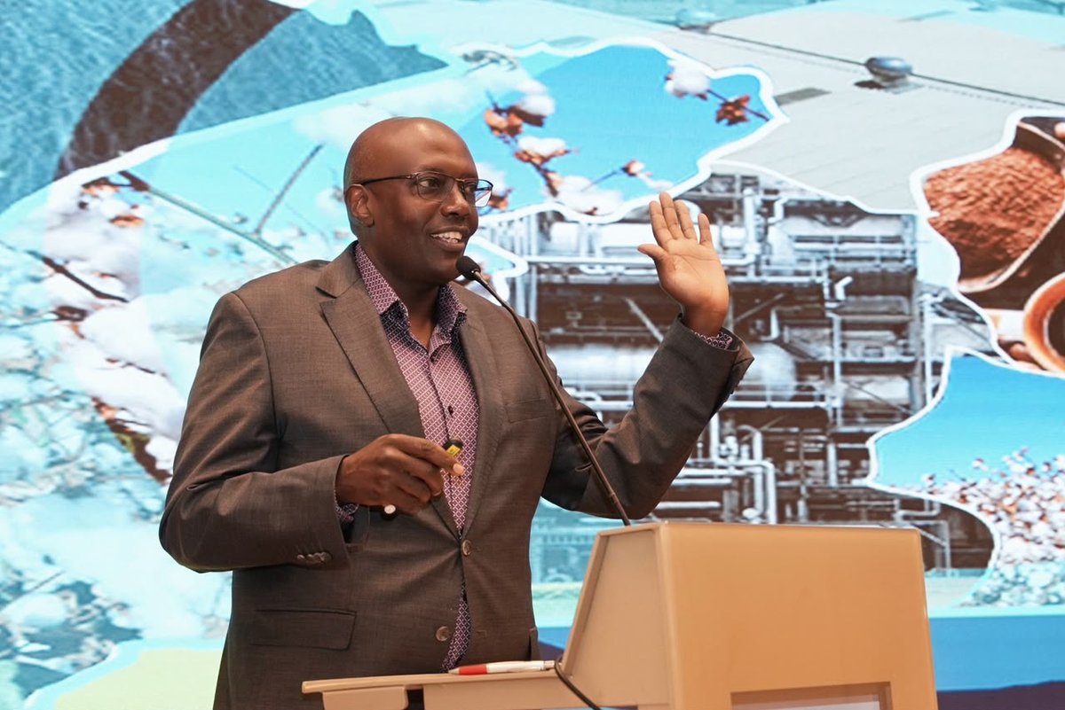 BeijingUganda's tweet photo. Speaking on “Invest in Uganda,” Ambassador Richard Kabonero showcased opportunities in tourism, agriculture, manufacturing, renewable energy, ICT, infrastructure, and minerals. Uganda’s strategic location and growing economy continue to attract global investors. 🇺🇬📈 https://t.co/7LbR2C3Fbk