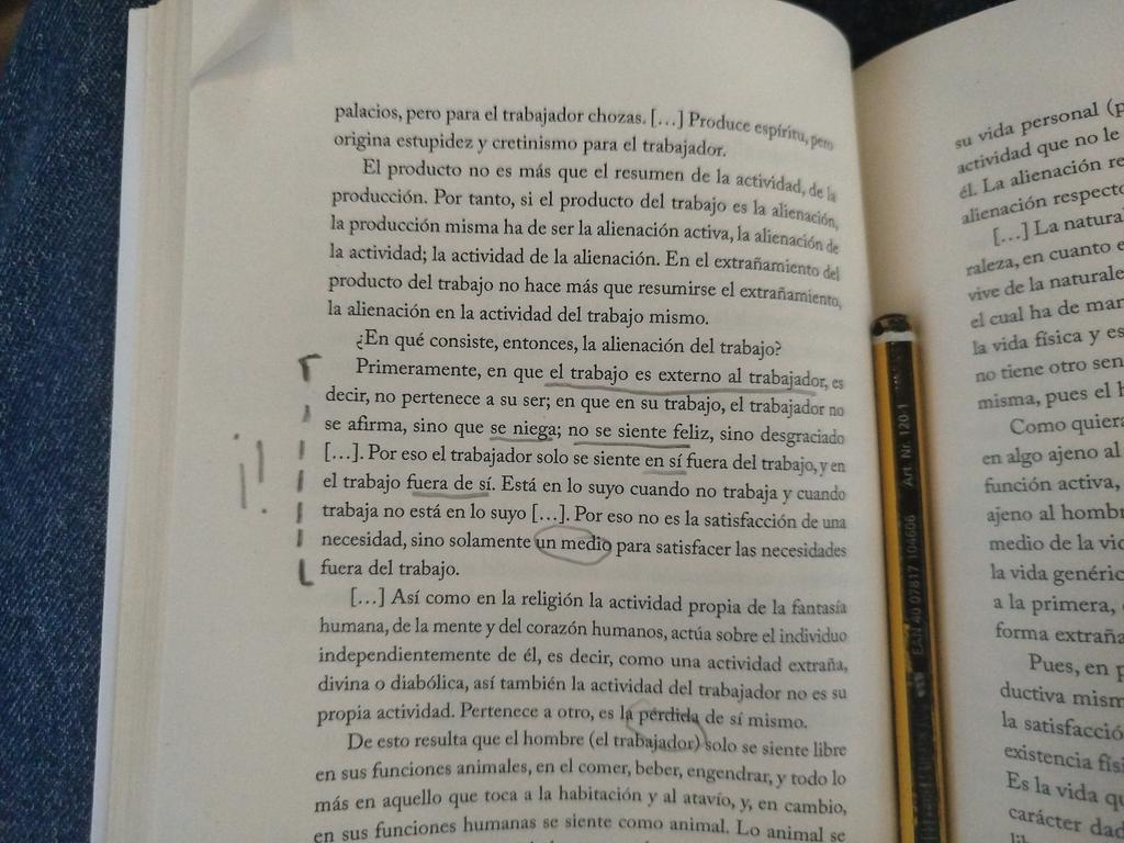 metteoro__'s tweet photo. Leyendo en el metro https://t.co/ZswpKIJwPl