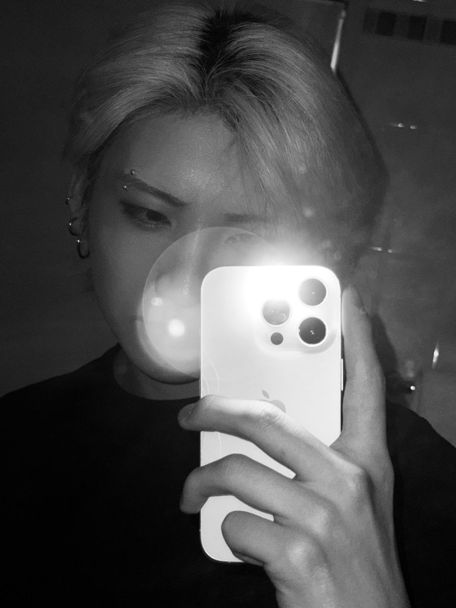 scarlet8teez's tweet photo. icon 🤍                             owner 🩵 https://t.co/vXWvU4jC3E
