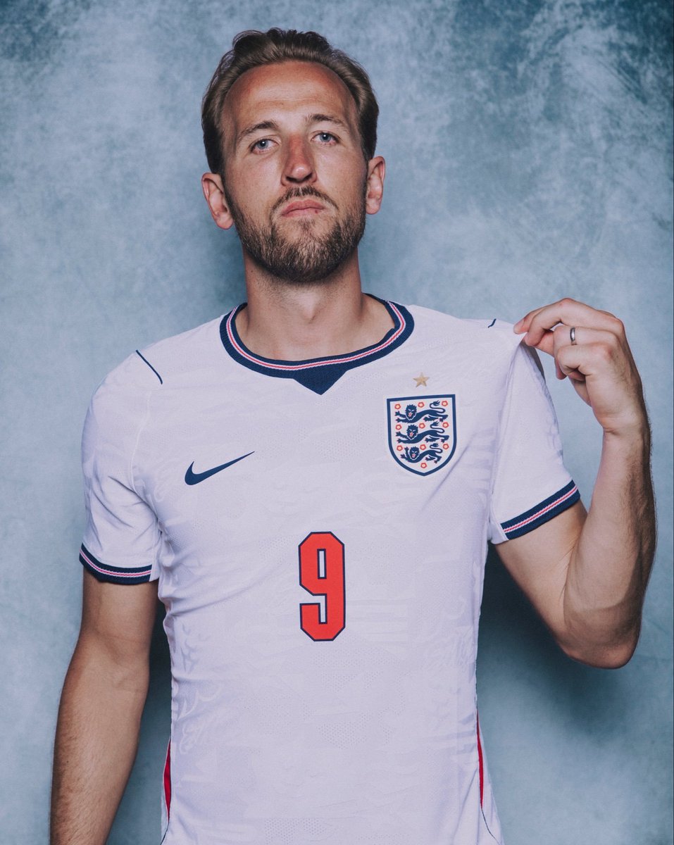 switneex's tweet photo. Harry Kane might get an hat trick tonight. He us currently the most inform English player. https://t.co/KmEGNzpCrY