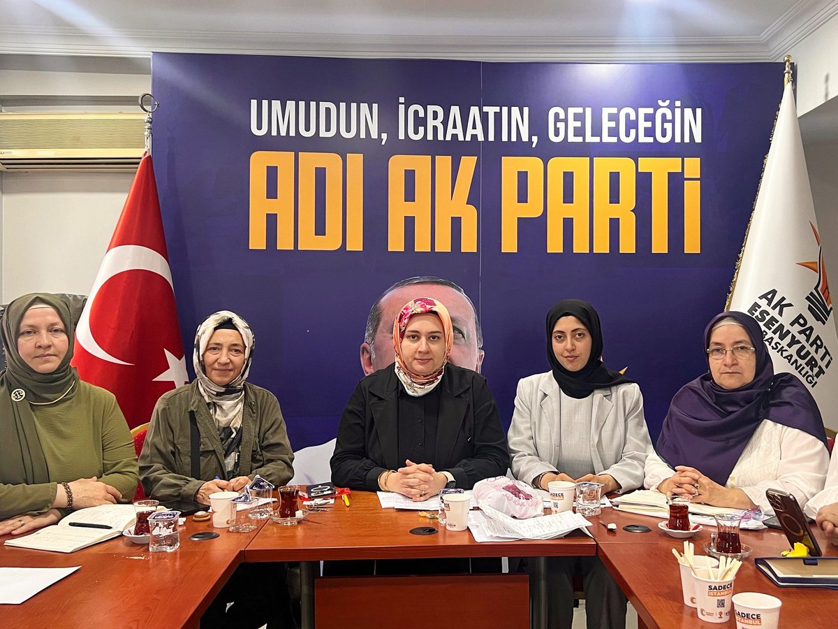 YldrmHarika's tweet photo. Geleceğe yön veren adımlar, güçlü fikirlerle ve kararlılıkla atılır. 🚀 

Kadın Kolları İlçe Yönetim Kurulumuz ile bir araya gelerek, önümüzdeki dönemin yol haritasını belirlediğimiz son derece verimli bir toplantı gerçekleştirdik.

Kadınlarımızın inancı, emeği ve tükenmeyen enerjisi, sahadaki en büyük gücümüz.💪
İlk günkü motivasyonumuzla, ilçemiz ve geleceğimiz için durmadan çalışmaya, üretmeye ve değer katmaya devam ediyoruz.✨

@Haticeyucel2023