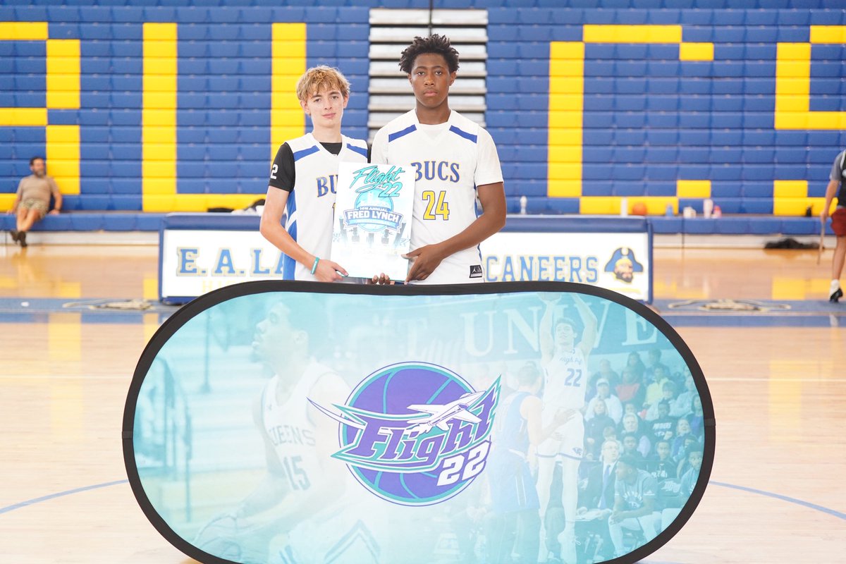 Flight22bball's tweet photo. CONGRATULATIONS TO LANEY JV ON WINNING THE MIKHAIL POCKNETT DIVISION 💪🏼🏀🏆 https://t.co/VbOXuB861o