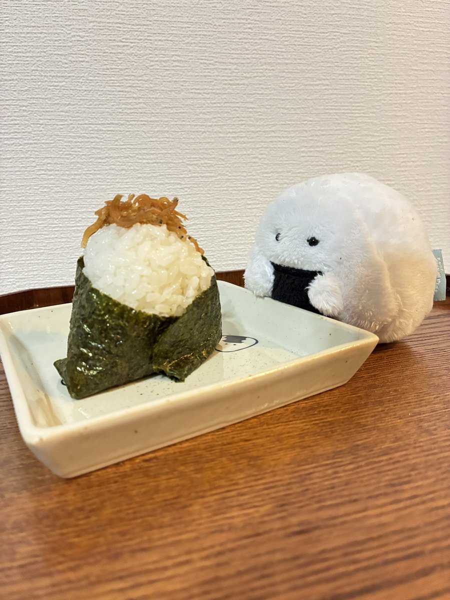onigirisan_ippn's tweet photo. 知ってﾙ？

今日おにぎりの日

ﾎﾞｸの日🍙

#おにぎりの日 https://t.co/qkKnBHt8CY