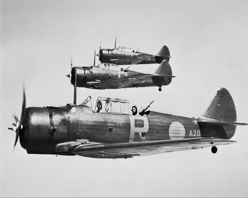 sentandoapua's tweet photo. Aeronaves de treinamento australianas Commonwealth CA-1 Wirraway, Esquadrão 21 da RAAF,  1940

#aviação #militar #historia #WWII #treinamento #Austrália #CA1 https://t.co/3UK3HYUnA2