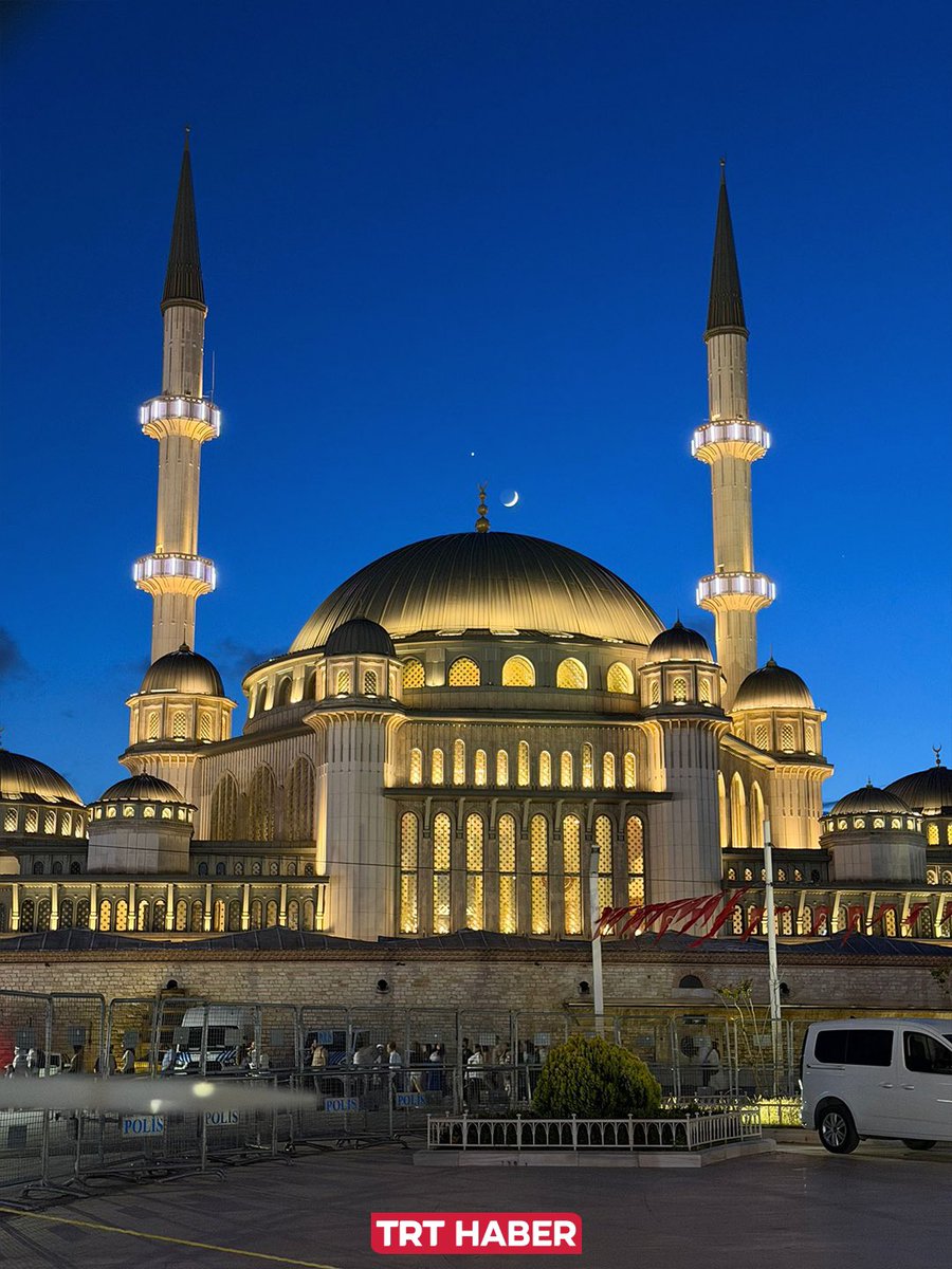camiistan's tweet photo. 📍Taksim Camii ⭐️🌙

📷 Mikail Sevinç https://t.co/b9cTFh2J0V