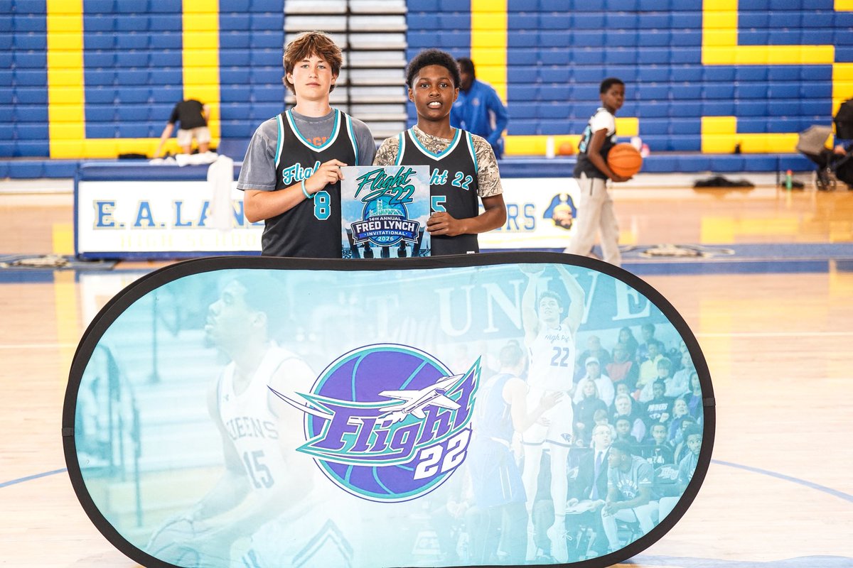 Flight22bball's tweet photo. CONGRATULATIONS FLIGHT 22 13u ON WINNING THE CHASE DAWSON DIVISION 🔥✈️🙌🏻 https://t.co/QzE5izXEw8