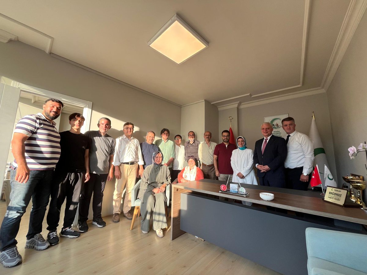beyogluensarv's tweet photo. Ensar Vakfı Beyoğlu Şube Başkanımız sn @enesozkan ve yönetim kurulu üyeleriyle birlikte, Yeşilay Beyoğlu Şube Başkanı sn @yolcu__ayse ve yönetimiine hayırlı olsun ziyareti gerçekleştirildi. 

Ziyaretler STK işbirliği ve birlikte çalışma yöntemleri açısından çok kıymetli. https://t.co/QgVysOJH1M