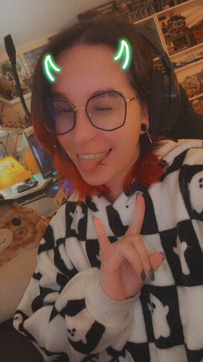 MotherGothGames's tweet photo. Last night (hopefully) of achievement hunting in Sally Face!

🔴 https://t.co/EkWI9HxGZJ https://t.co/2tnyJX5yG5