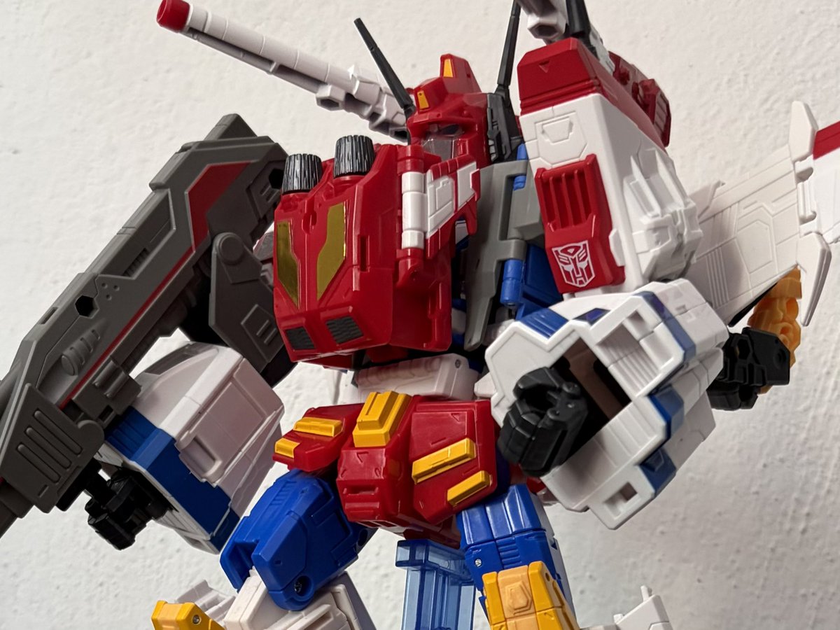 insomnioarchive's tweet photo. Victory Saber.
#transformers #transformerscollection https://t.co/Ghrx30HWO3
