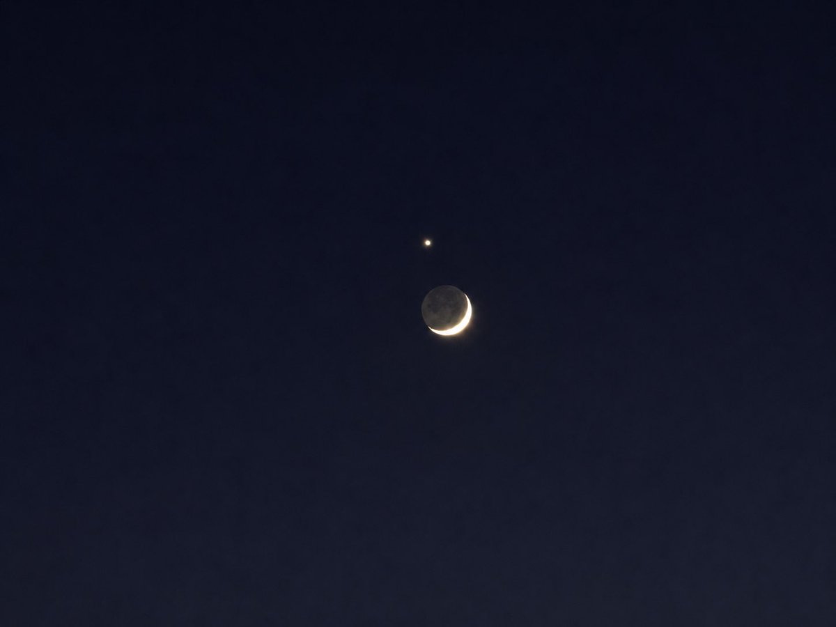 jrambaud's tweet photo. #Venus y la #Luna https://t.co/l7O0sazMNy